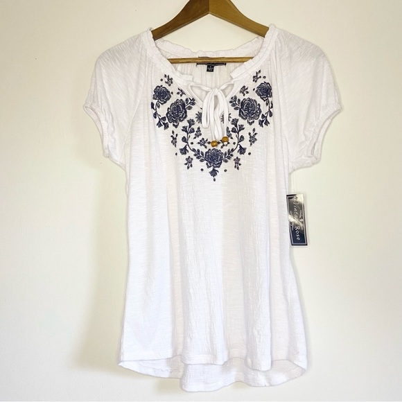 NWT Boutique Boho White with Navy Embroidery Top Size Small - Picture 1 of 5